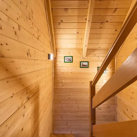 Eko Mamastra 山林小屋